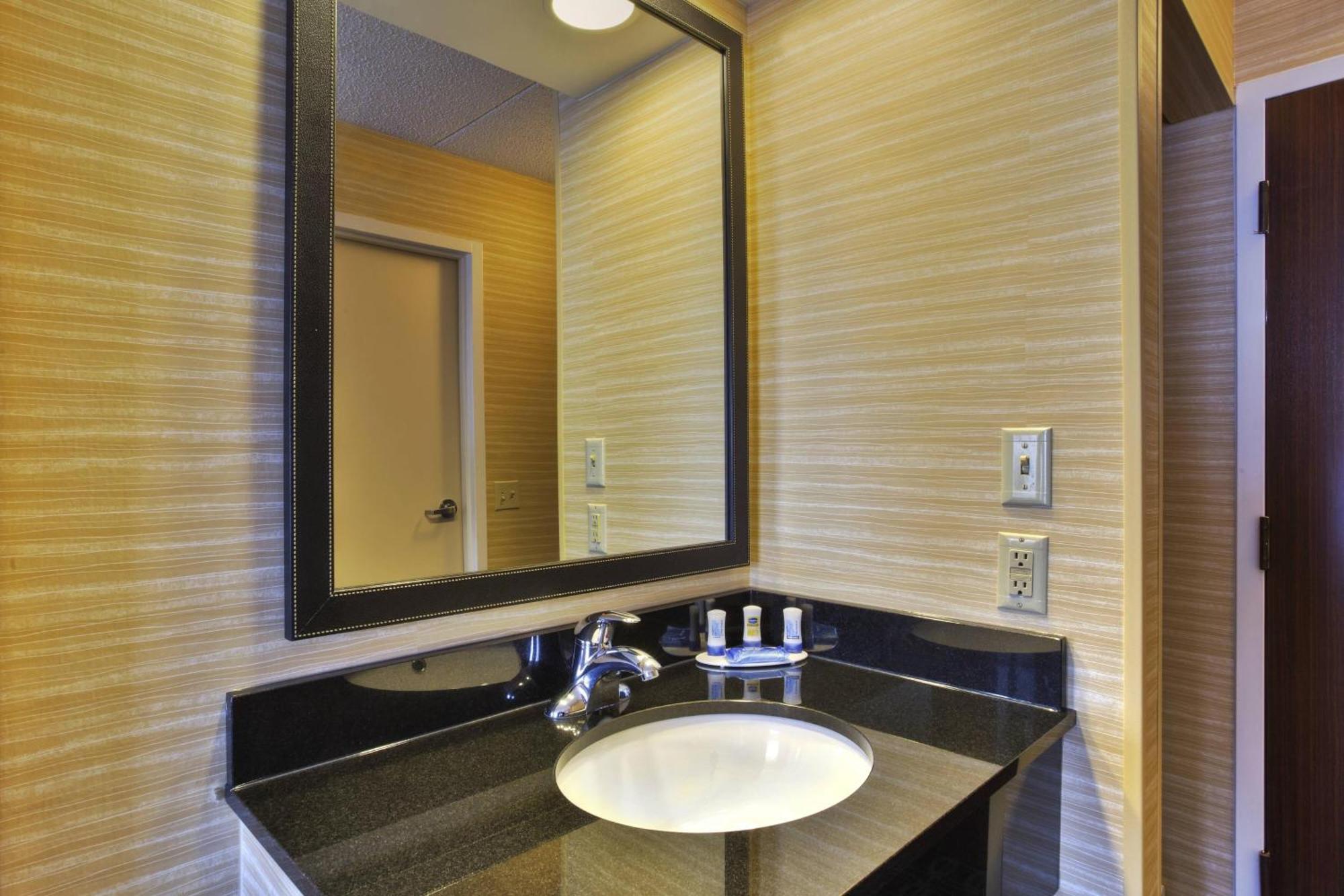 Fairfield Inn Ann Arbor Bagian luar foto